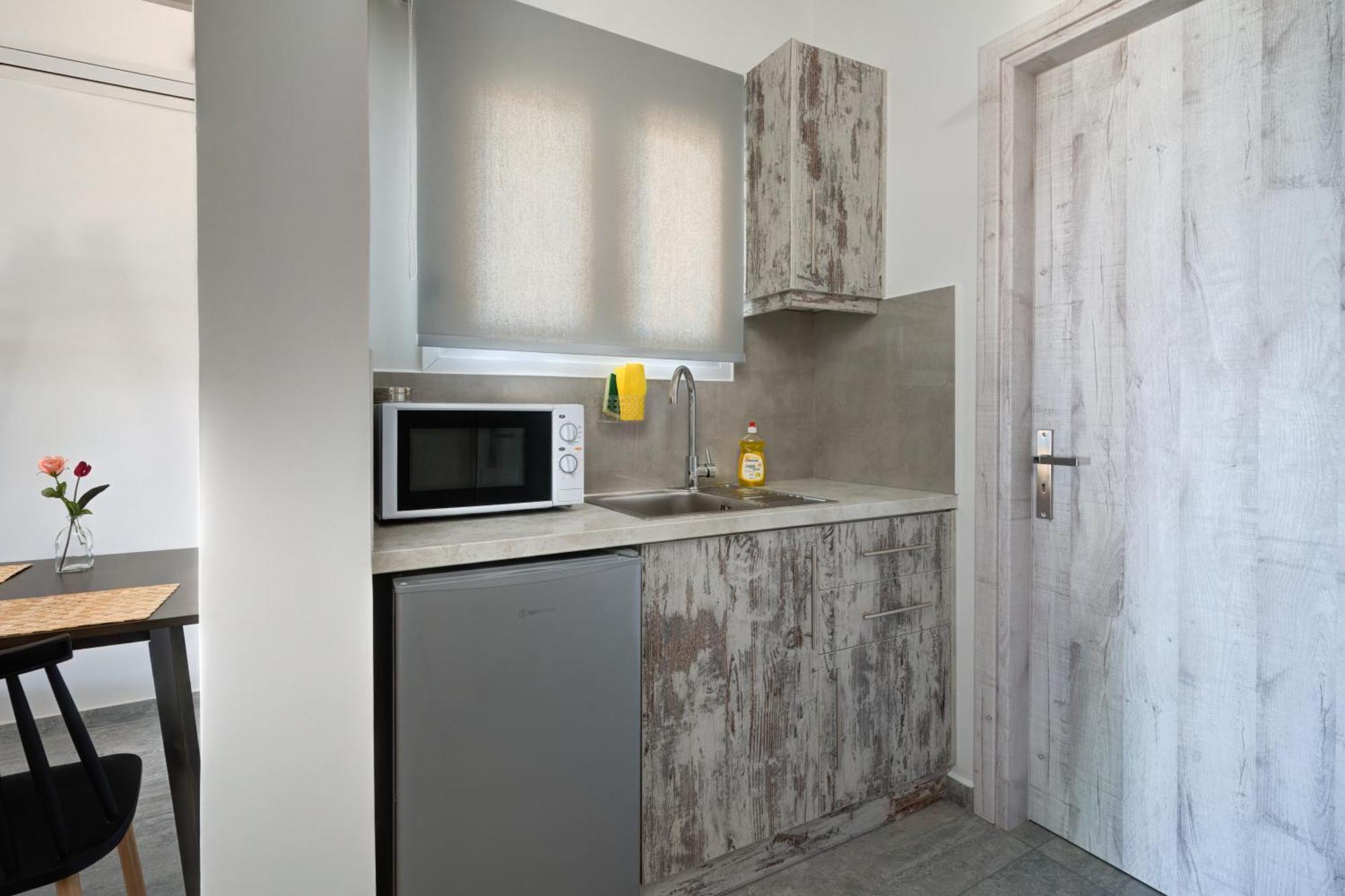 Molos Beachfront Apartments In Diakopto Habitación foto