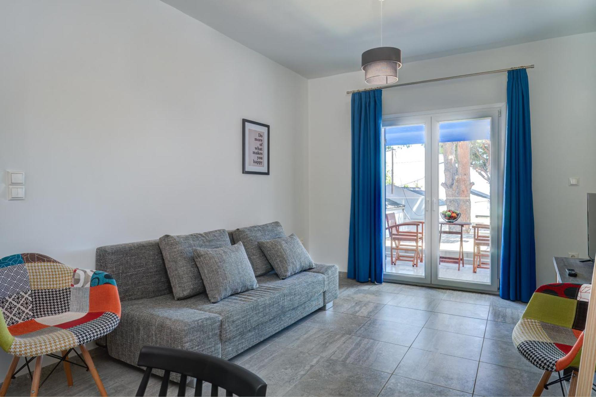 Molos Beachfront Apartments In Diakopto Habitación foto